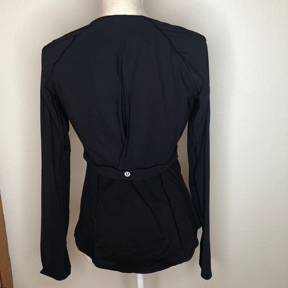 lululemon athletica Tops - Lululemon long sleeve Techno Top, Size 6